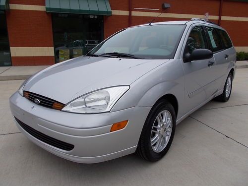 2002 ford focus / se / wagon / new tires / amazing service history / super clean