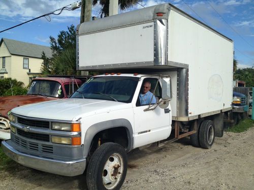 Chevy 3500 hd 1997 truck with cabe over box