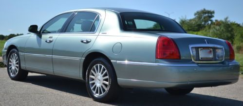 Purchase used 2003 Lincoln Town Car "Limited" Signature ...