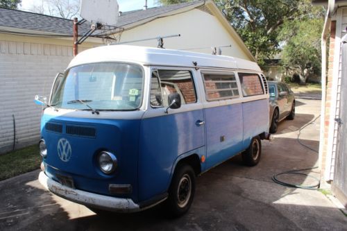 1968 volkswagen westfalia camper with bay windows