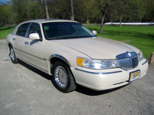 1999 lincoln town car cartier 4 dr sedan v-8 4-6 electronic fuel injection
