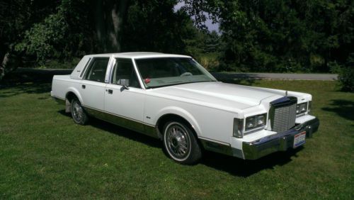 1985 lincoln town car signature sedan 4-door 5.0l