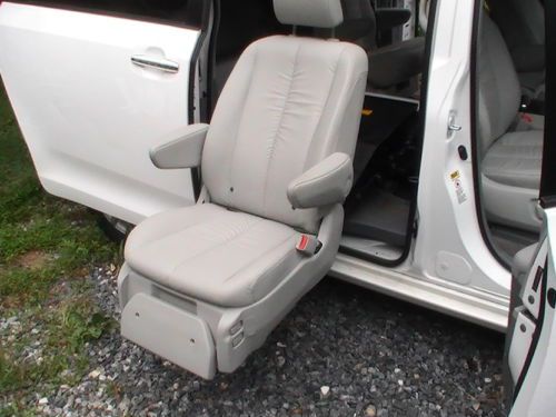 2012 sienna xle w/auto access seat panorama back camera nav bluetoothdvd10 spker