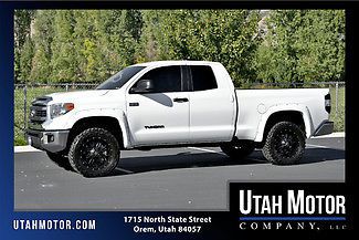 2014 toyota tundra 5.7l v8 sr5 double cab 4x4 custom wheels and tires 1-owner