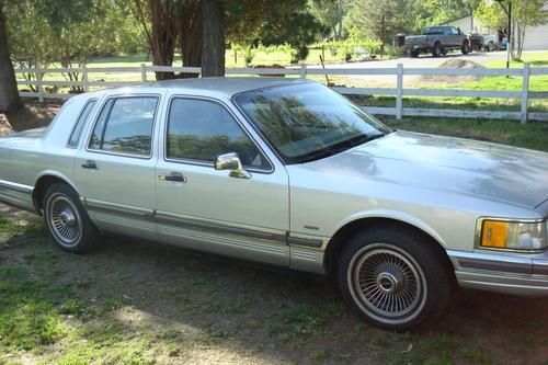 1990 lincoln town car base sedan 4-door 5.0l, 98,000 miles, leather, super clean