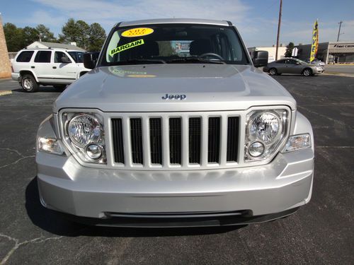 2011 jeep liberty factory no reserve w/ warranty **no rust**