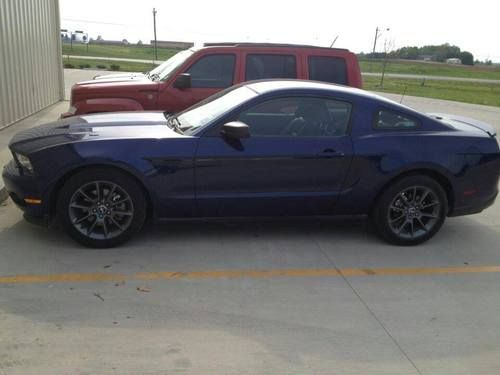 2012 ford mustang coupe 2-door 3.7l