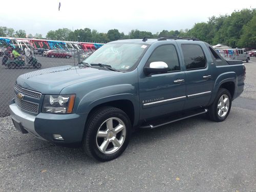 2008 chevy avalanche z71, loaded, new chevy trade, leather roof, perfect carfax