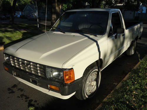 Turbo diesel toyota pickup 2wd long bed 5-speed hilux camino sr5