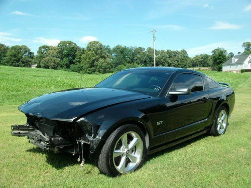 2006 ford mustang gt coupe 2-door 4.6l salvage,rebuildable,damaged.