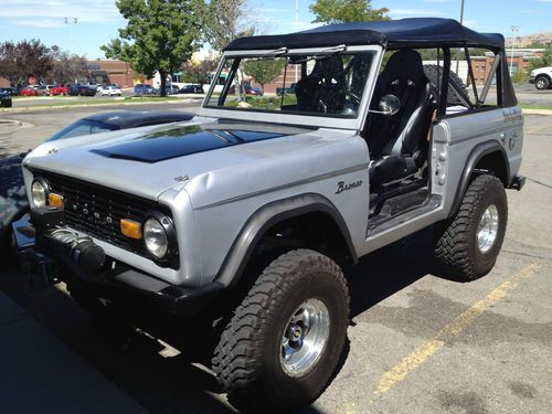 1970  early ford bronco v-8 with power steering
