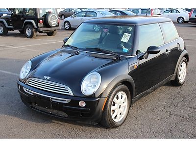Nice 2004 mini cooper, pano roof, one owner, 5spd