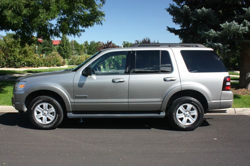 14,500 super low mileage, excellent condition 2008 ford explorer xlt