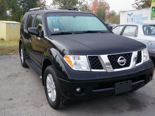 2005 nissan pathfinder le sport utility 4-door 4.0l call me with an offer