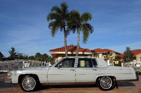 Rare cloth brougham~5.0l~retiree owned~light grey pearl~carriage top~