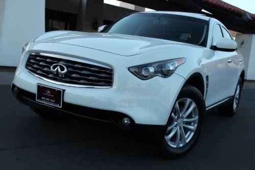 2011 infiniti fx35. auto. back up camera. white/black. clean in/out. nice.