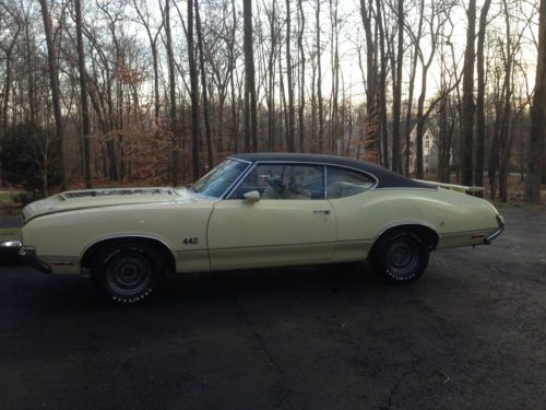 1970 oldsmobile cutlass 442  bench seat 4 speed, matching numbers, pure stock