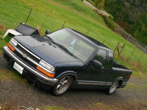 Extended cab, 3 doors, custom rims,low-rider,automatic, dark blue,trailer hitch,