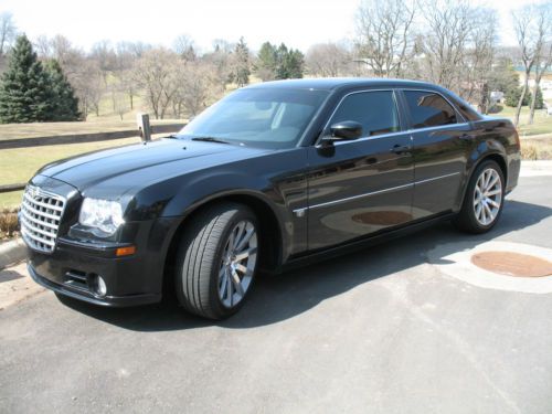 2006 chrysler 300 c srt8 sedan 4-door 6.1l, black