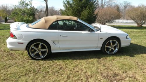 Ford mustang gt convertible 5.0l