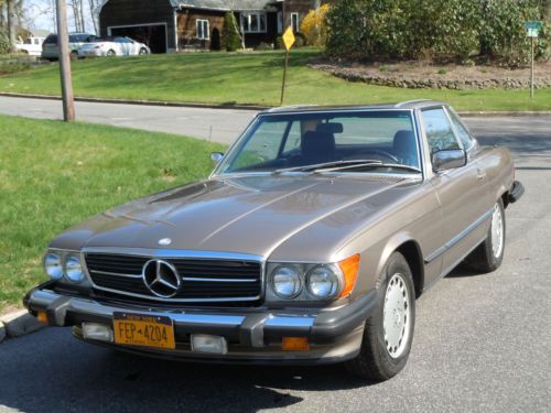 Immaculate 1987 mercedes 560sl convertible. taupe/brown interior. low miles.