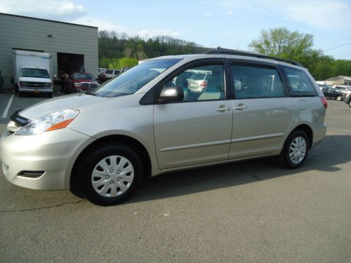 2006 toyota sienna ce mini passenger van 5-door 3.3l, very clean, runs great!!!!