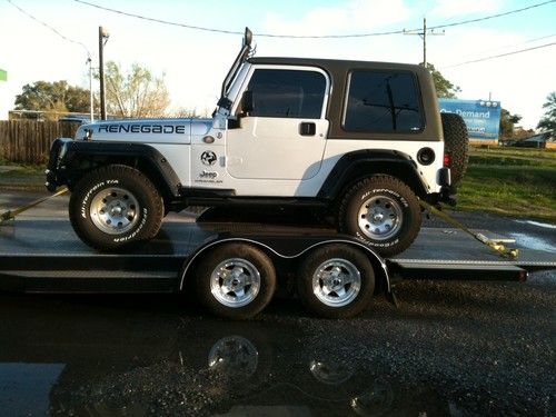 2005 jeep renegade,silver, lots of accessories, very nice!