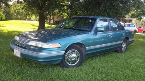Crown victoria, 1993 low milage, great riding car