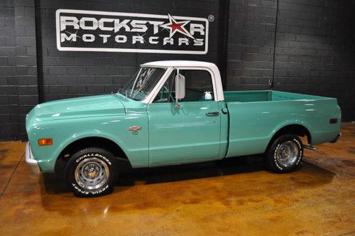 1968 chevrolet c10..fully restored..no rust..needs nothing...3 speed/350 engine