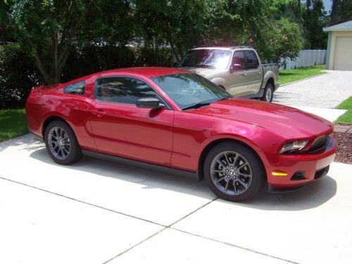 2011 Ford Mustang Premium Package Coupe 2-Door 3.7L, image 2