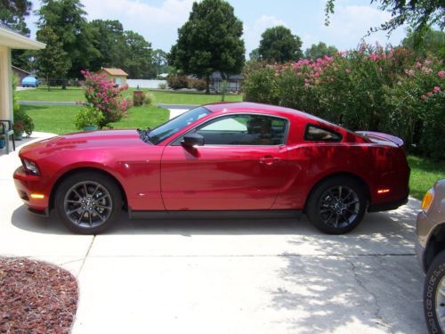 2011 Ford Mustang Premium Package Coupe 2-Door 3.7L, image 3