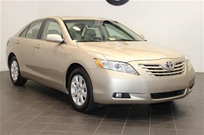 Toyota camry xle navigation moonroof heated leather seats