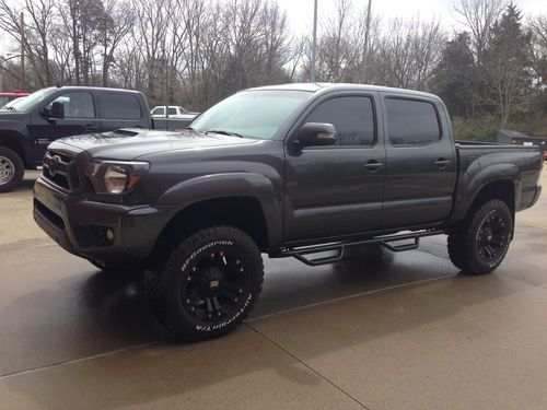 2012 toyota tacoma trd sport 4x4 double cab 15k miles! entune navigation, extras