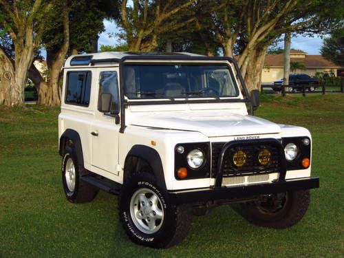 1997 land rover defender 90 fully serviced rust free all original prestine cond.