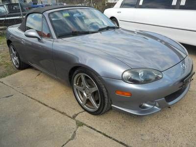 6-speed mx-5 with extremely low miles! 2-tone black/red interior