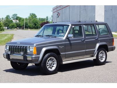 One of a kind laredo 4.0l 6 cyl 4x4 xtra clean must see