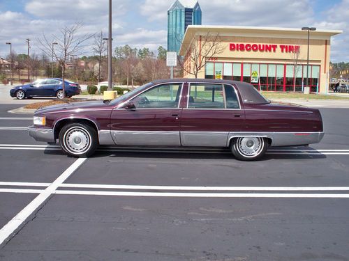 Super clean 1996 fleetwood brougham only 70k very clean, very nice