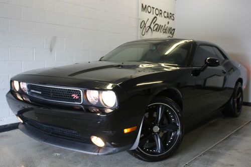 2011 dodge challenger r/t coupe 2-door 5.7l