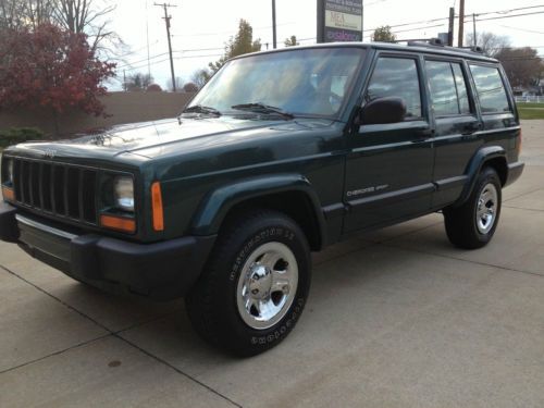 2001 jeep cherokee sport 4x4,4.0,leather seats- super clean-awesome eye appeal!