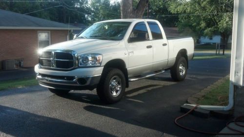 Dodge ram 2500 4x4 diesel 6.7 crew cab short bed white