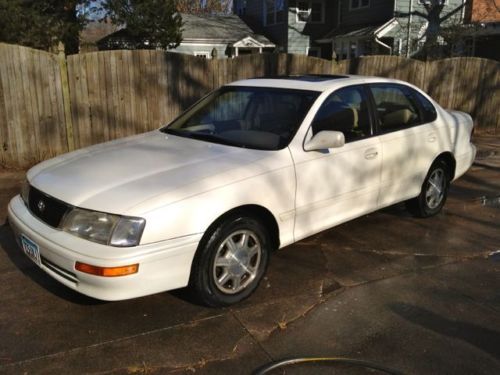 White 1996 toyota avalon xls sedan 4d - low miles!!! great condition!