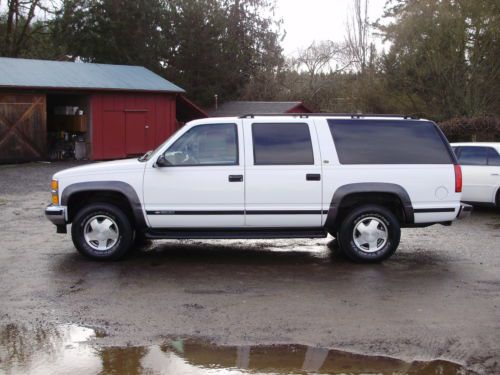 1999 chevrolet suburban lt 4wd 1500,adult owned rust free,nice &amp; clean 142k.act