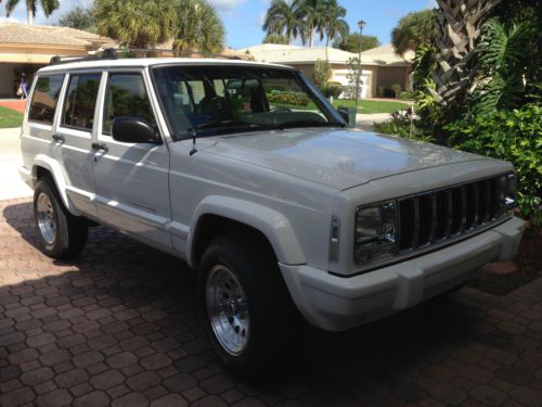 2001 jeep cherokee xj 4x4 fully serviced needs nothing. low miles 86,000
