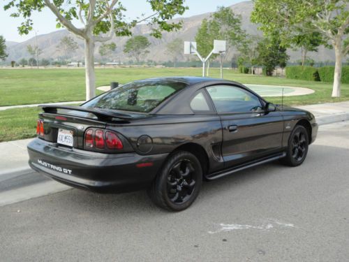 Ford mustang gt. 4.6 l  5 speed coupe!