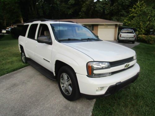 2004 chevy trailblazer ext 4wd lt. gray leather, 3rd row seating, sunroof &amp; more