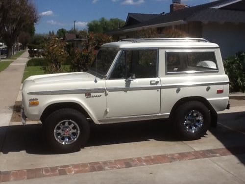 1971 bronco sport, 40,000 original miles, 302 v8, 3 speed, rare ls diff.