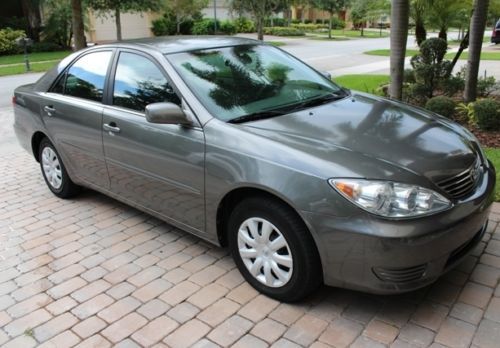 2005 toyota camry le sedan 4-door 2.4 liter automatic only 36,000 miles