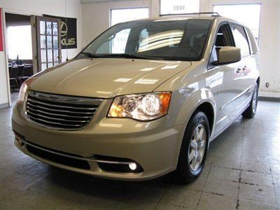 2013 chrysler town &amp; counry touring factory wrnty dvd r-cam pwr drs save!!$23995