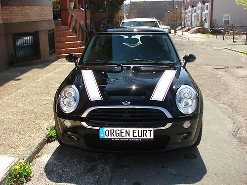 2005 mini cooper s !!!!! absolutely beautiful, inside and out!!!!!