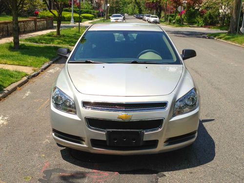 2011 chevrolet malibu ls 2.4l 17k miles.